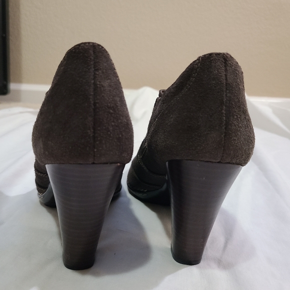 Sofft Women's 6.5M Brown Suede Comfort Slip on Cap Toe Wooden Heel Ankle Boots - Picture 2 of 9